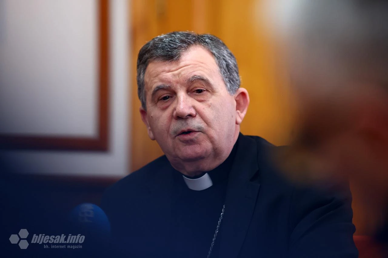 Božićna poruka nadbiskupa Vukšića