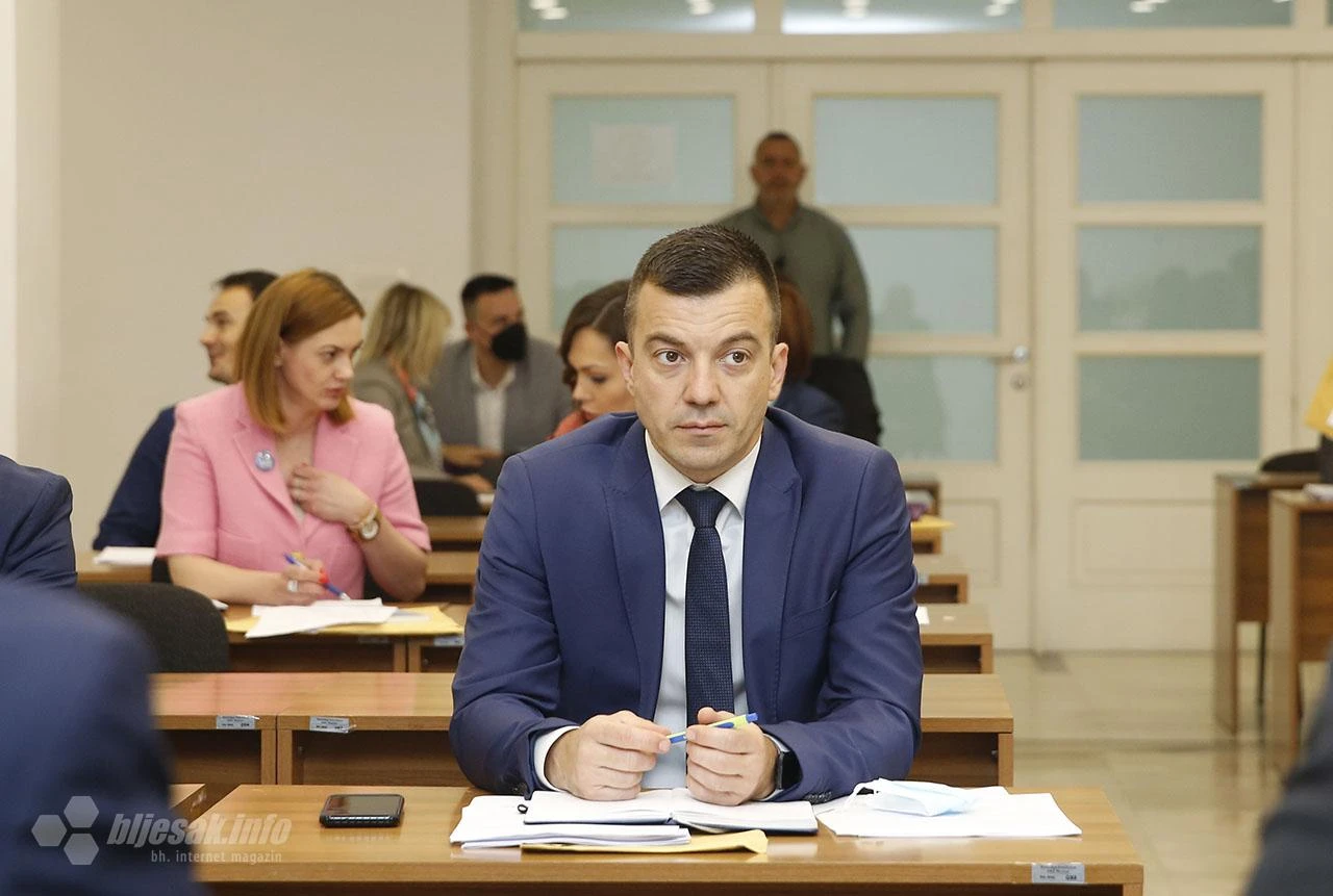 Džeba pisao Schmidtu: Smijenite Komšića!