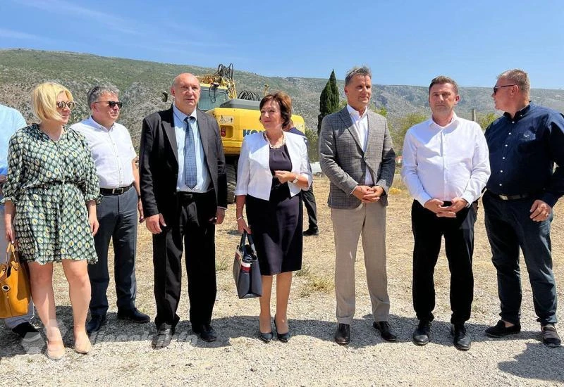 Grad Mostar: Svakodnevno se radi na bazenu