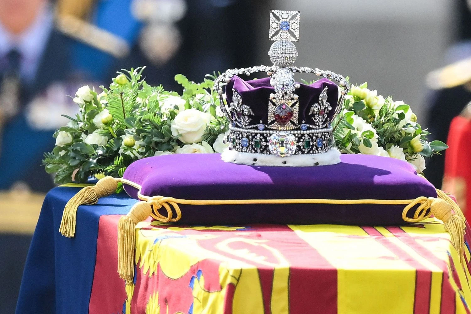 Kraljica Elizabeta položena u kraljevsku kriptu prije privatnog pogreba