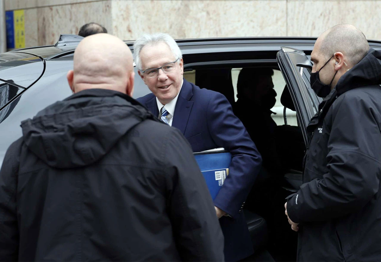 Američki veleposlanik kaže da politička nesigurnost odvlači strane investitore od BiH