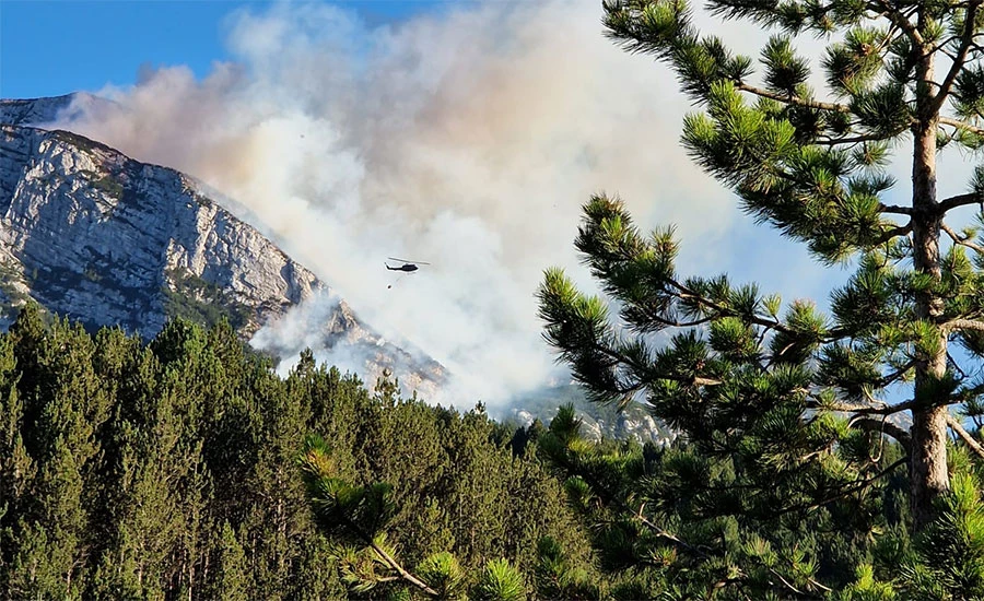 Požar na Blidinju: U pomoć stigao helikopter Oružanih snaga