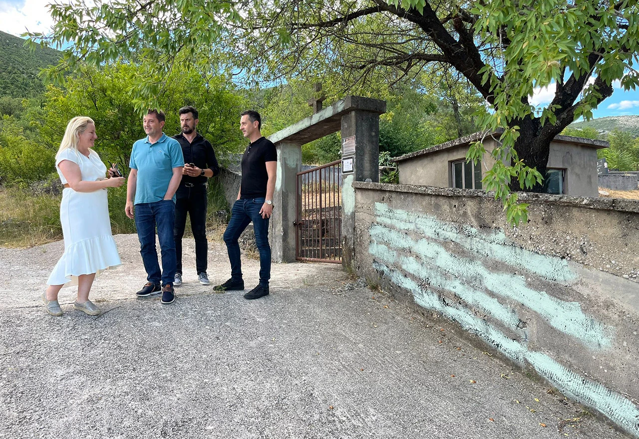 Mostar: Grafiti prefarbani, na terenu i Kordić
