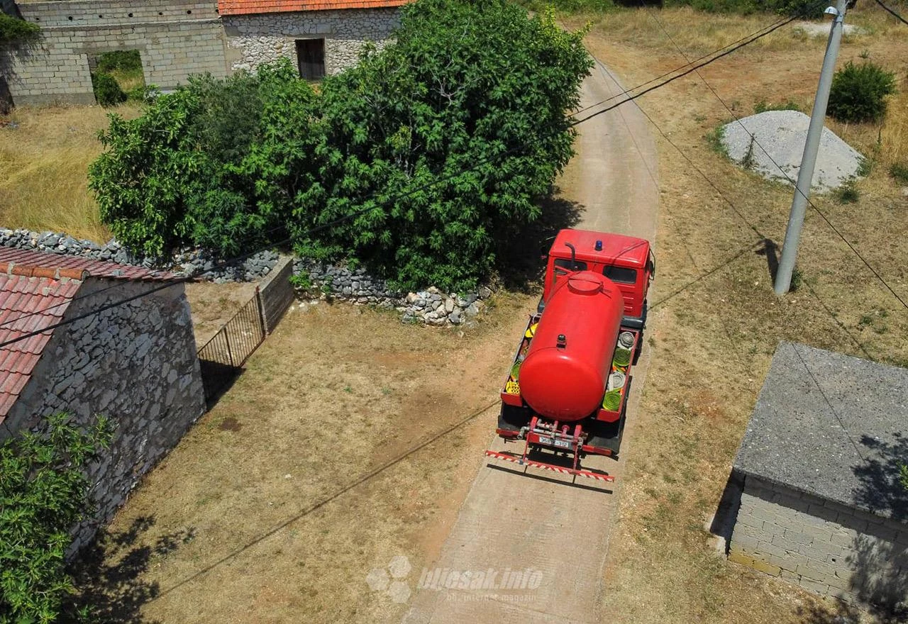 11 požara: Vatrogasci intervenirali u Mostaru, Čapljini i Čitluku