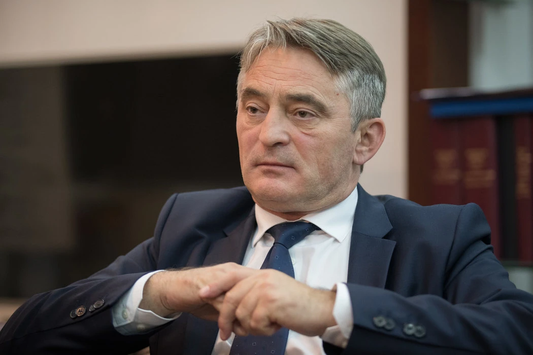 "Između toga da postupi ili odstupi, Schmidt odabrao da postupi, to nije dovoljno''