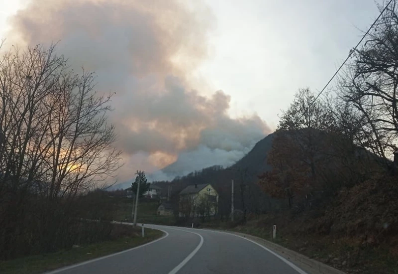 Hoće li kiša spasiti vatrogasce koji gase požare širom Hercegovine?