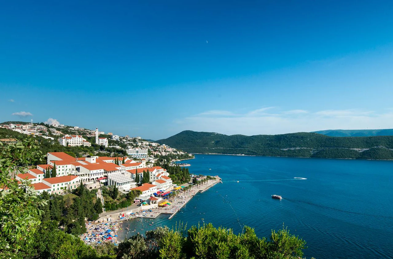 Razlika u temperaturi između Neuma i Bjelašnice 23 Celzijeva stupnja
