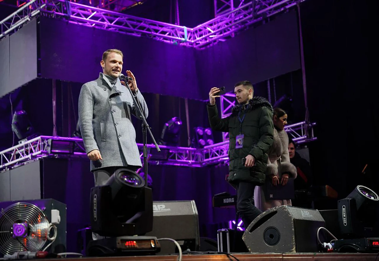 Stanivuković dijelio pozornicu sa zanosnom Ninom Badrić 