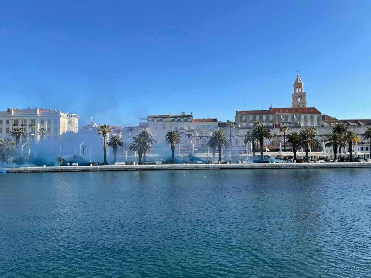 VIDEO | Splitska riva obojana u plavo uoči derbija