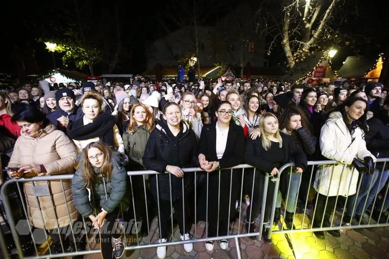 Najveći hitovi Olivera Dragojevića na mostarskoj Šetnici