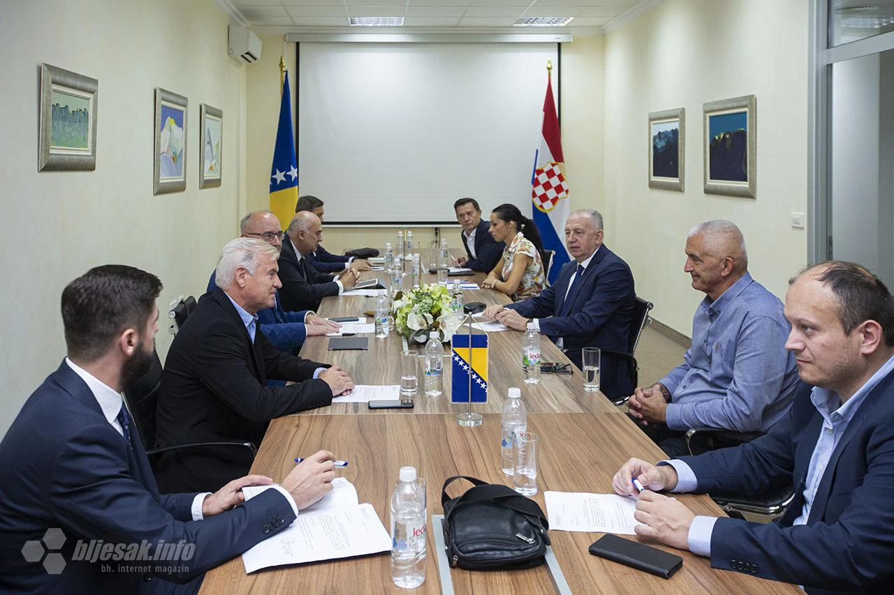HNS: Bošnjaci se pridružili blokadi države