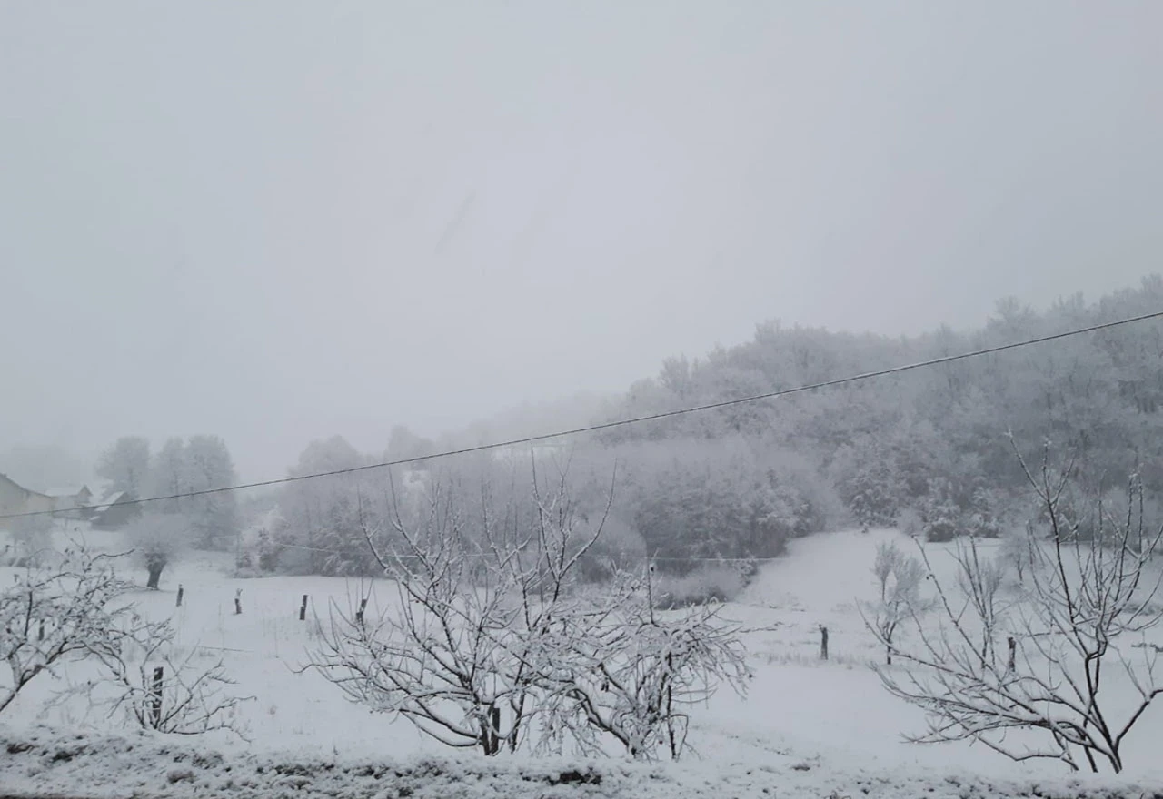 Danas kiša i jaki vjetrovi, na planinama snijeg