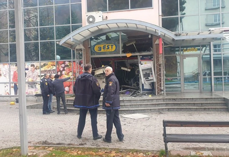 Eksplozija probudila stanovnike: Plinskim bombama raznesena dva bankomata