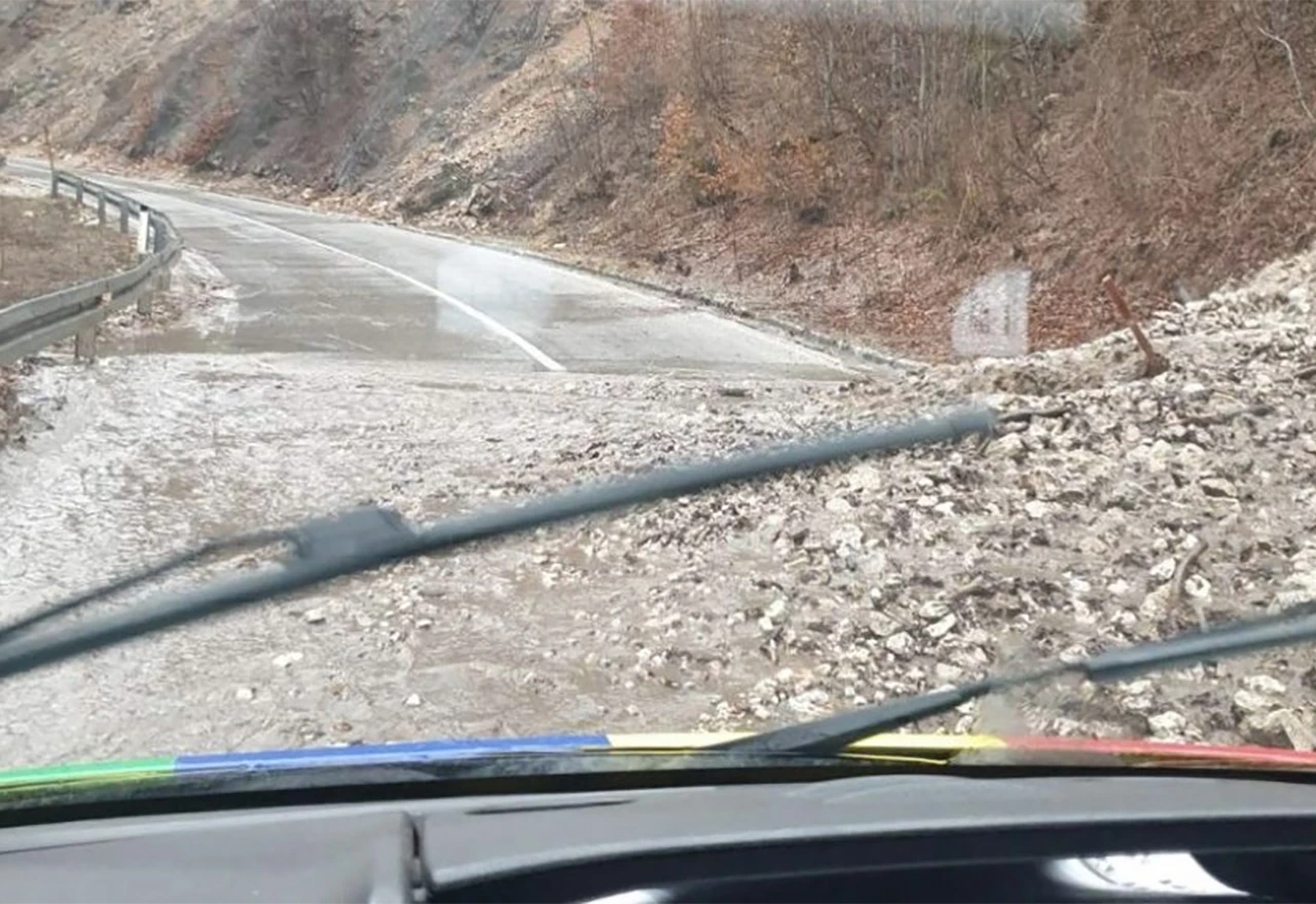 I dalje na snazi upozorenje na odrone kamenja i zemlje na putu Blidinje - Jablanica