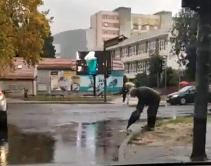 Nove ulice, novi šahtovi, novo lišće i jedan stari kišobran