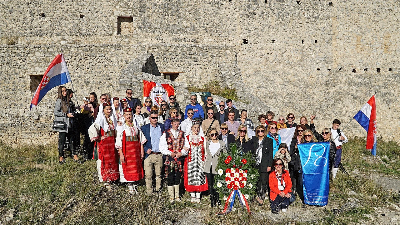 Bura zbog zastave i grba u Blagaju