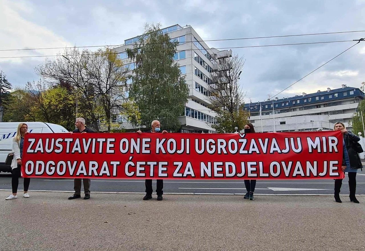 OHR poručio prosvjednicima: Uvijek smo za mirna okupljanja 