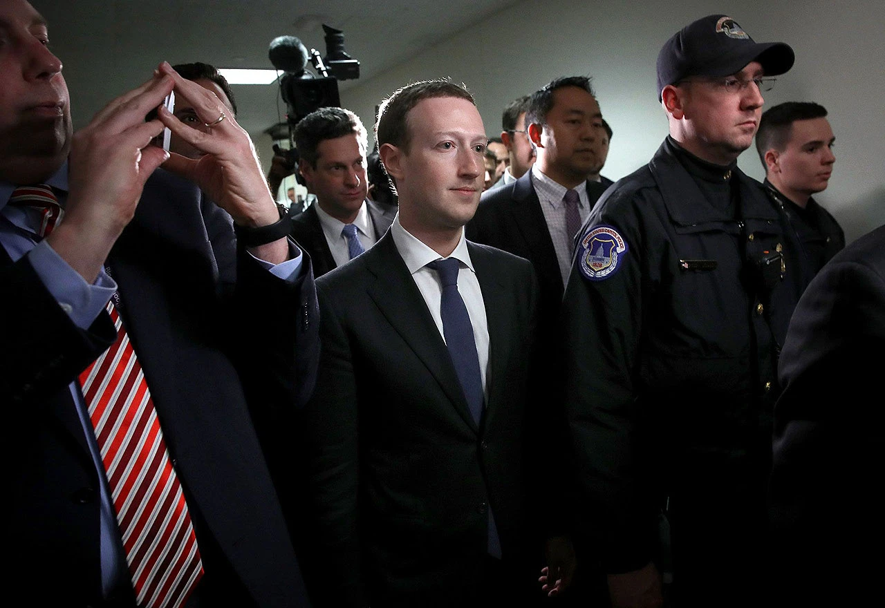 Dioničari tuže Facebook: Tvrtka navodno platila skoro 5 milijardi dolara mita da bi zaštitila Zuckerberga?