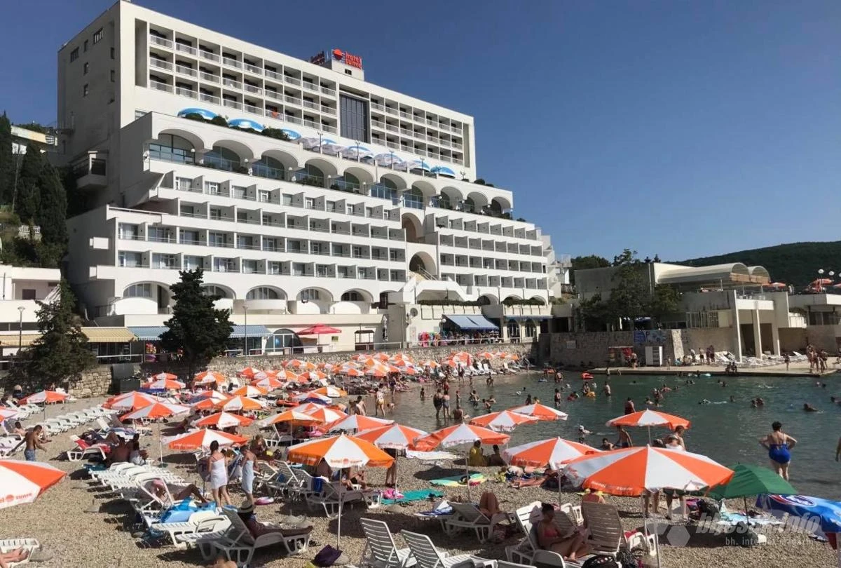 15.000 turista u Neumu, traži se krevet više 