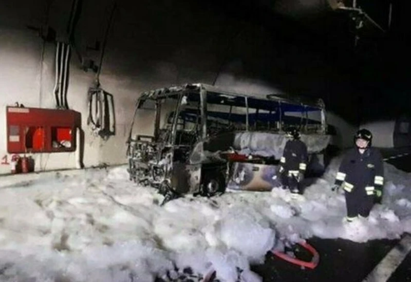 Vozač spasio 25 djece iz gorućeg autobusa
