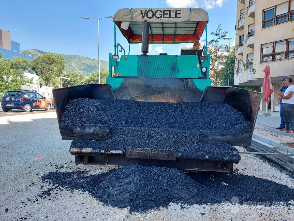 Mostar: Potpuna obustava prometa zbog asfalta
