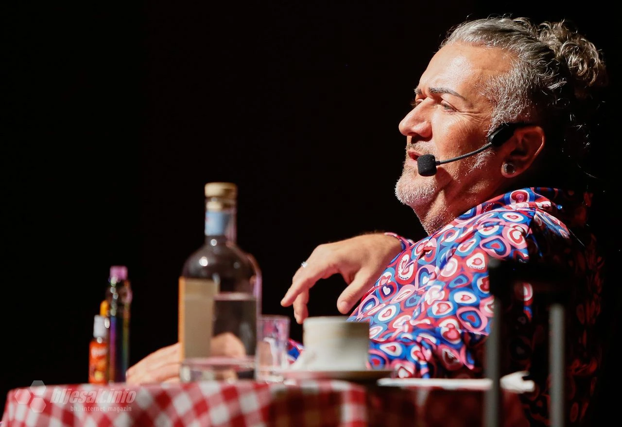 Dragan Marinkovic Maca izvodi svoju hit komediju u Hercegovini