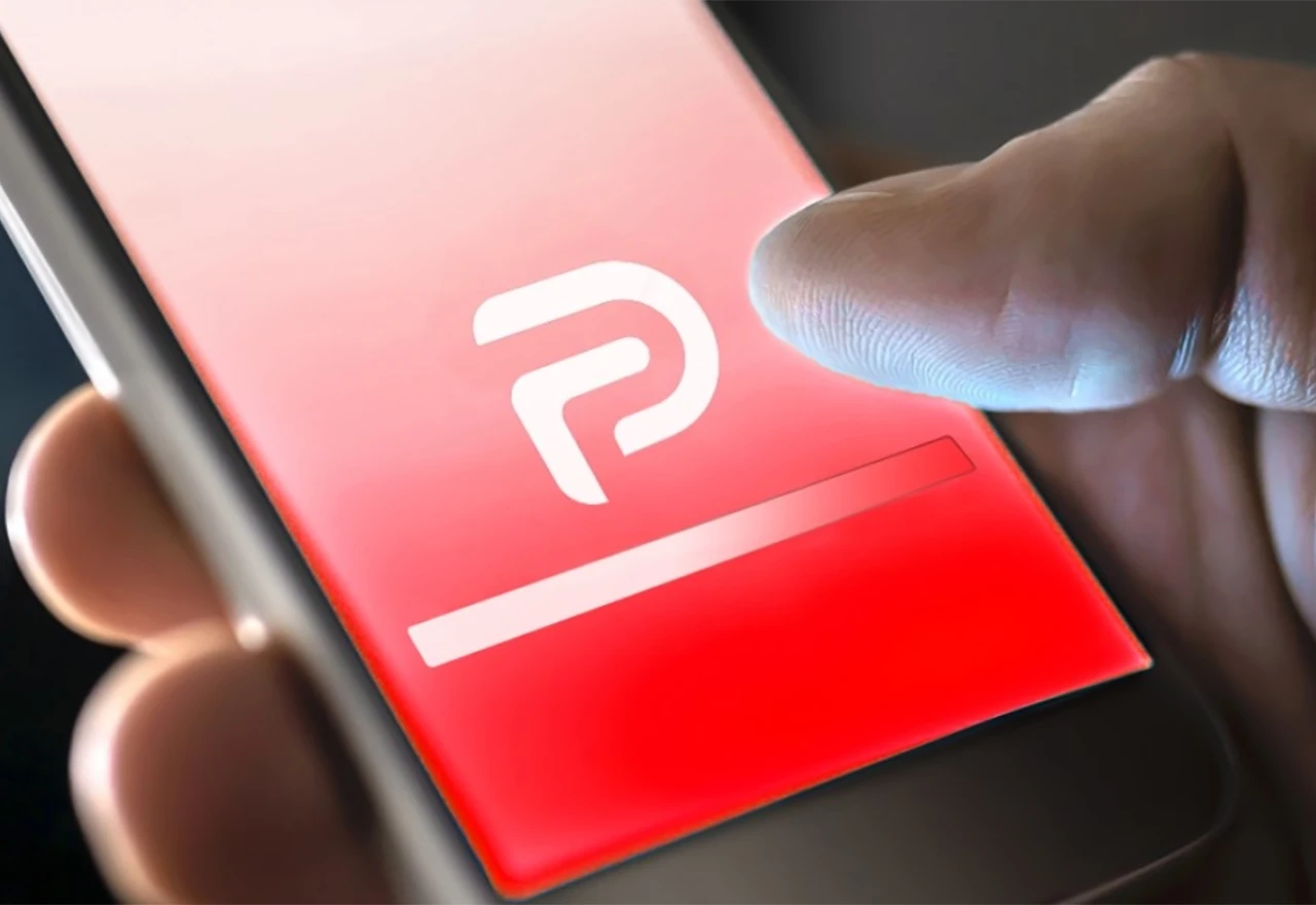Parler se vraća na Appleov App Store