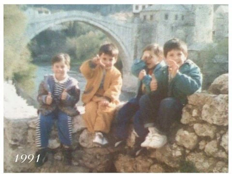 Prijatelji nakon 30 godina ponovili sliku na Starom mostu 