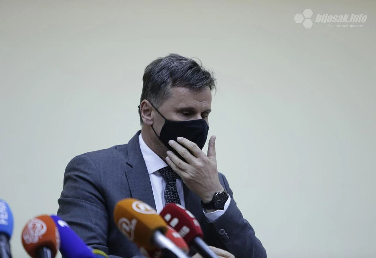 Novalić: Da smo htjeli glumiti državu mi bismo cjepiva nabavili u prosincu