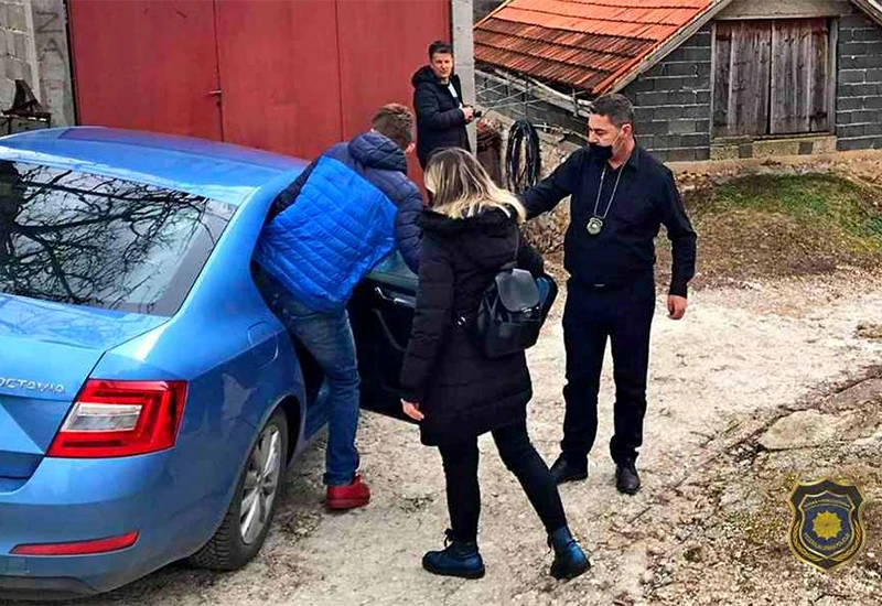 Uhićen mladić iz Konjica: Vrebao 40 djevojčica 