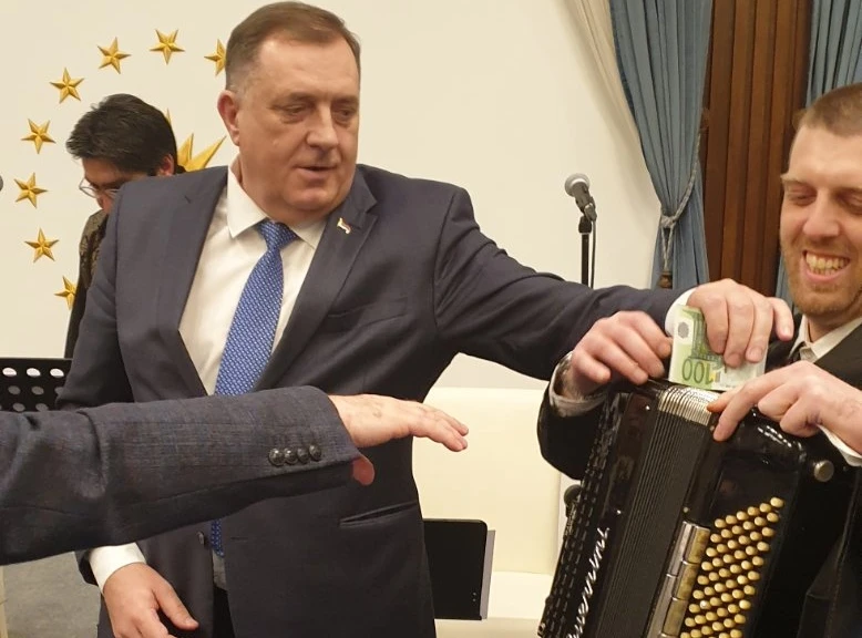 Dodik u Turskoj platio cjepiva sa 100 eura