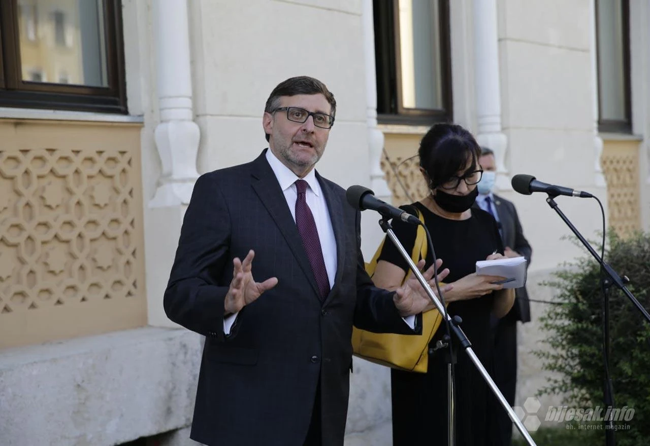 Bošnjaci su u zabludi da će netko riješiti probleme umjesto njih