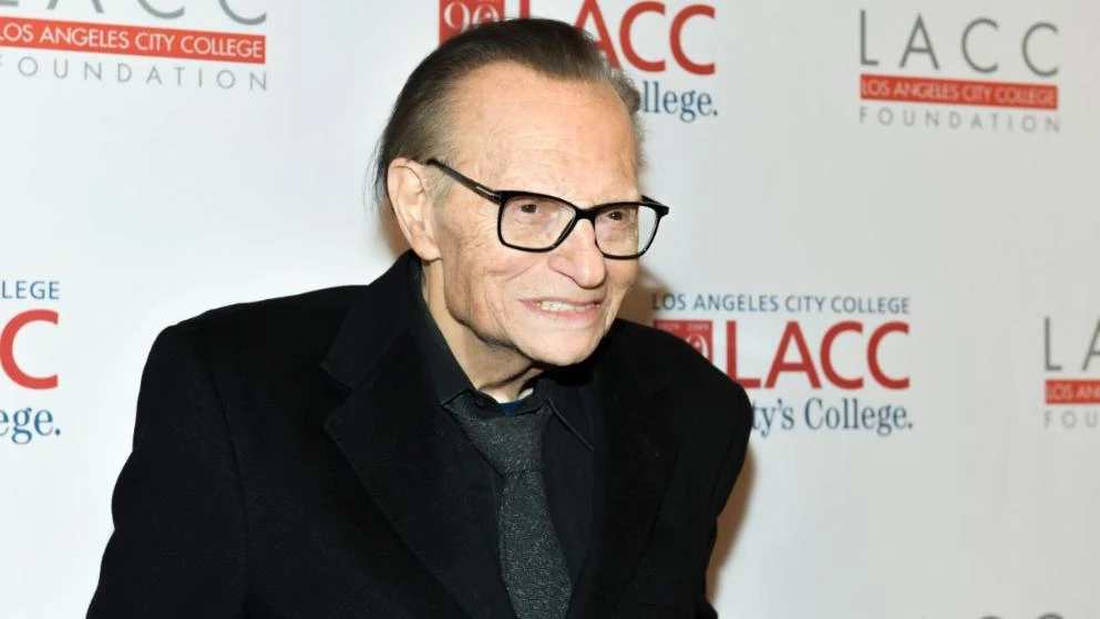 Legendarni voditelj Larry King hospitaliziran zbog koronavirusa