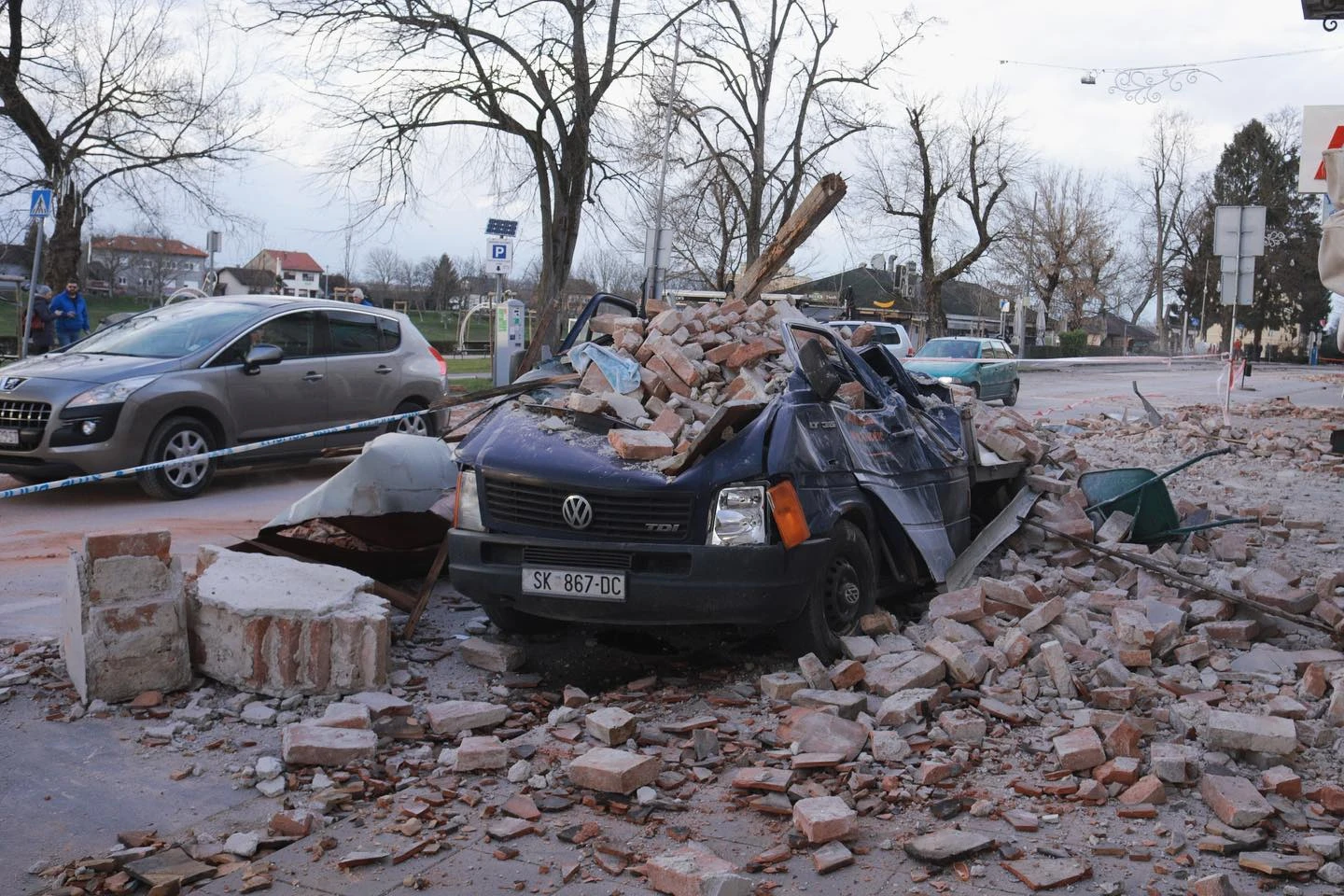 Neizvjesna noć pred stanovnicima Petrinje, Siska i drugih mjesta