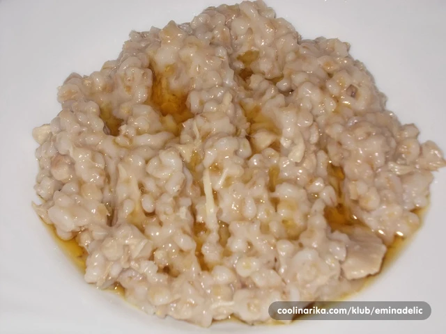 Keškek, keške ili ćeške tradicionalno blagdansko jelo koje odmara želudac
