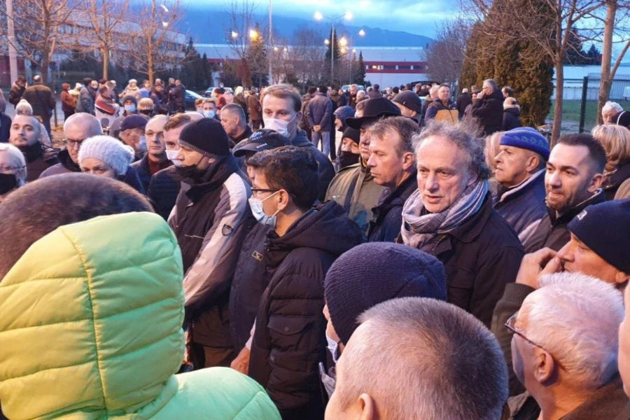 Građani Bihaća ponovo pred Birom, na ulazu u grad pojačana policijska kontrola