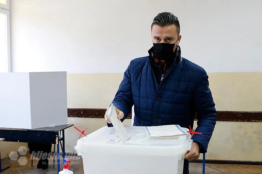 Princ glasovao na povijesnim izborima u Mostaru