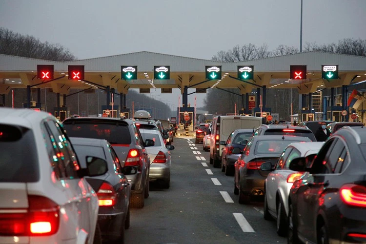 Kilometarske gužve na ulazu u BiH
