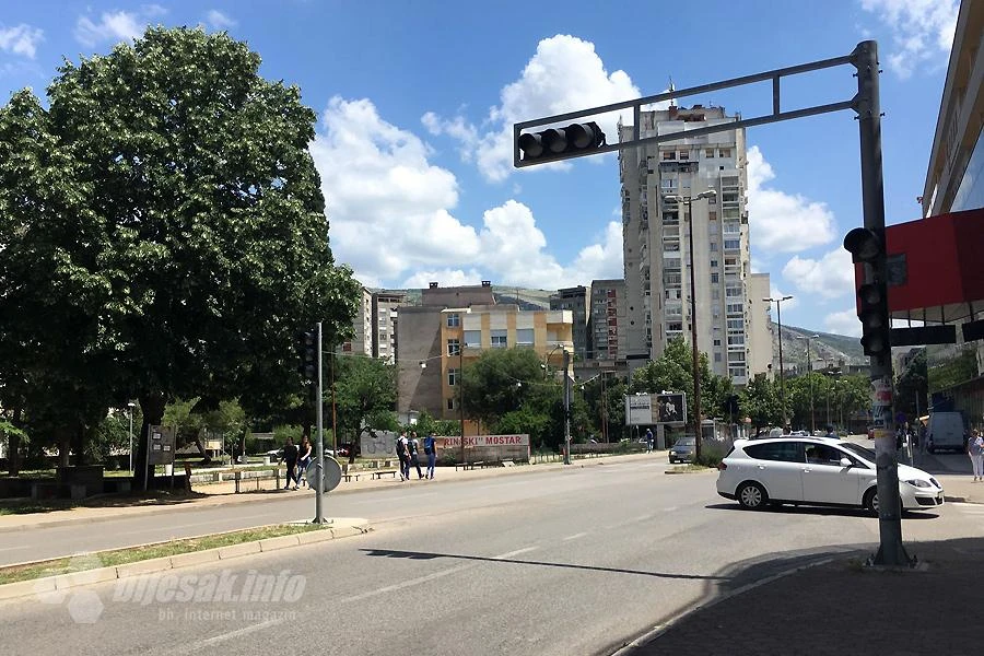 Dubrovačka ulica: Semafori su 'ničiji', a traži se i radar