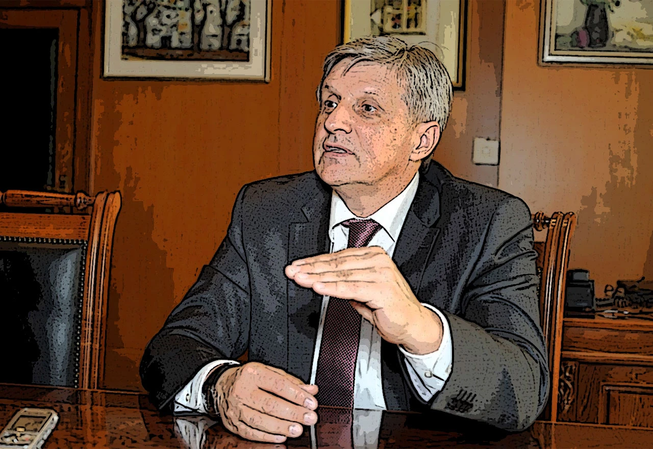 Tko je uvjerljivo najplaćeniji službenik?