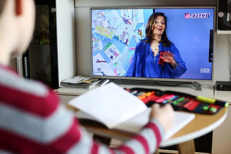 Online nastavu netko mora platiti i nastavnicima i roditeljima!