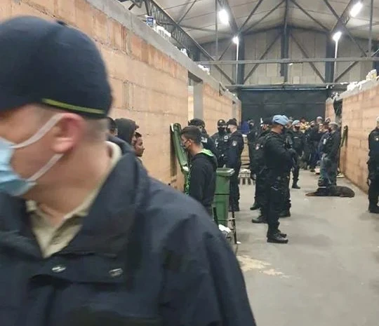 Sarajevska policija pretresa migrantski centar u Blažuju