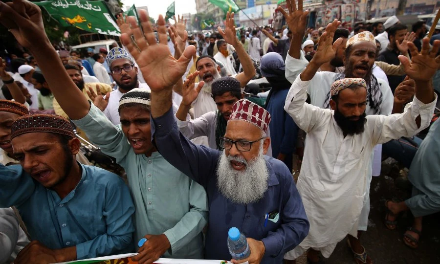 Tisuće Pakistanaca prosvjedovale zbog objave karikatura Muhameda u Francuskoj