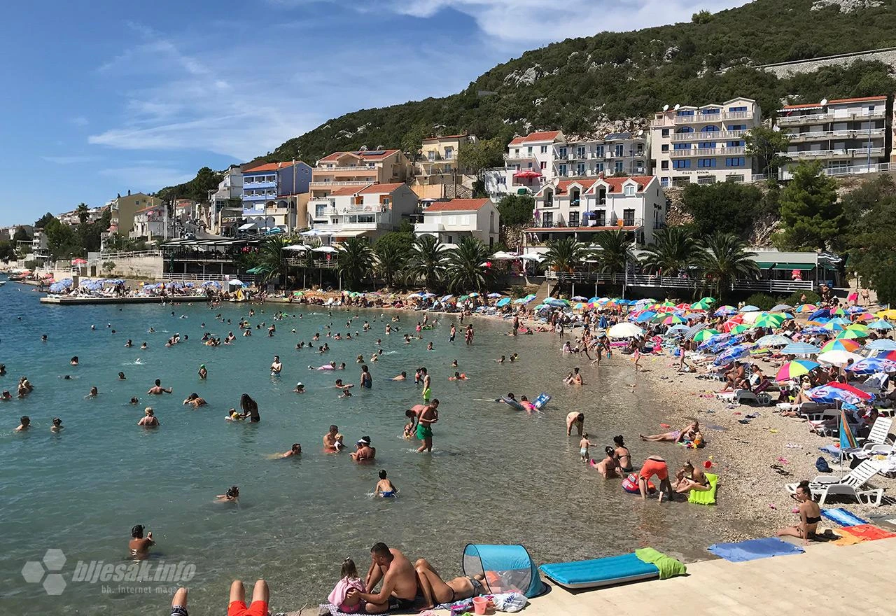 Vlasnik apartmana sjekirom napao turiste u Neumu
