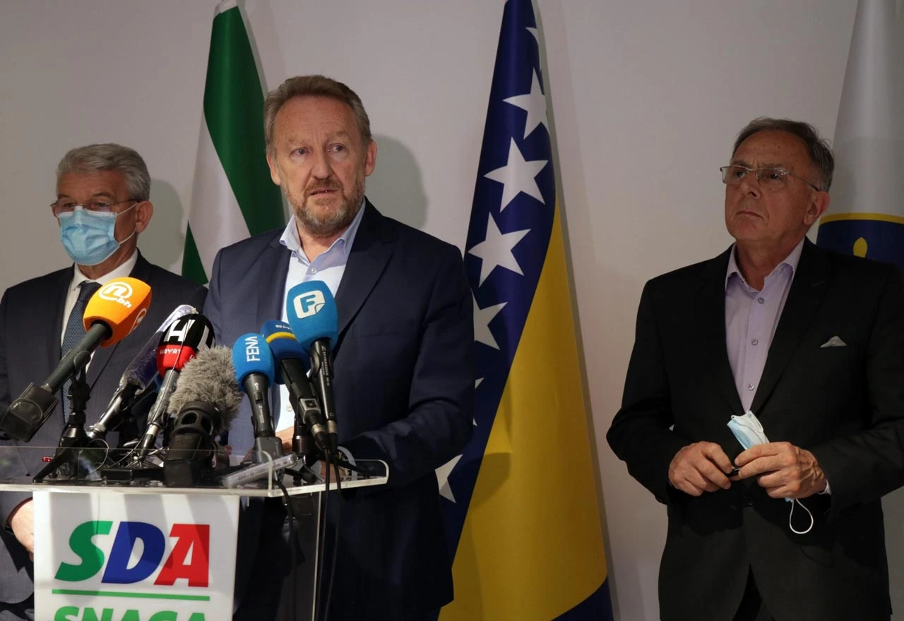 SDA lovi 60-ak načelničkih fotelja