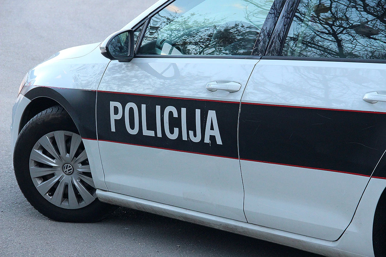 Motociklist poginuo u sudaru s policijom