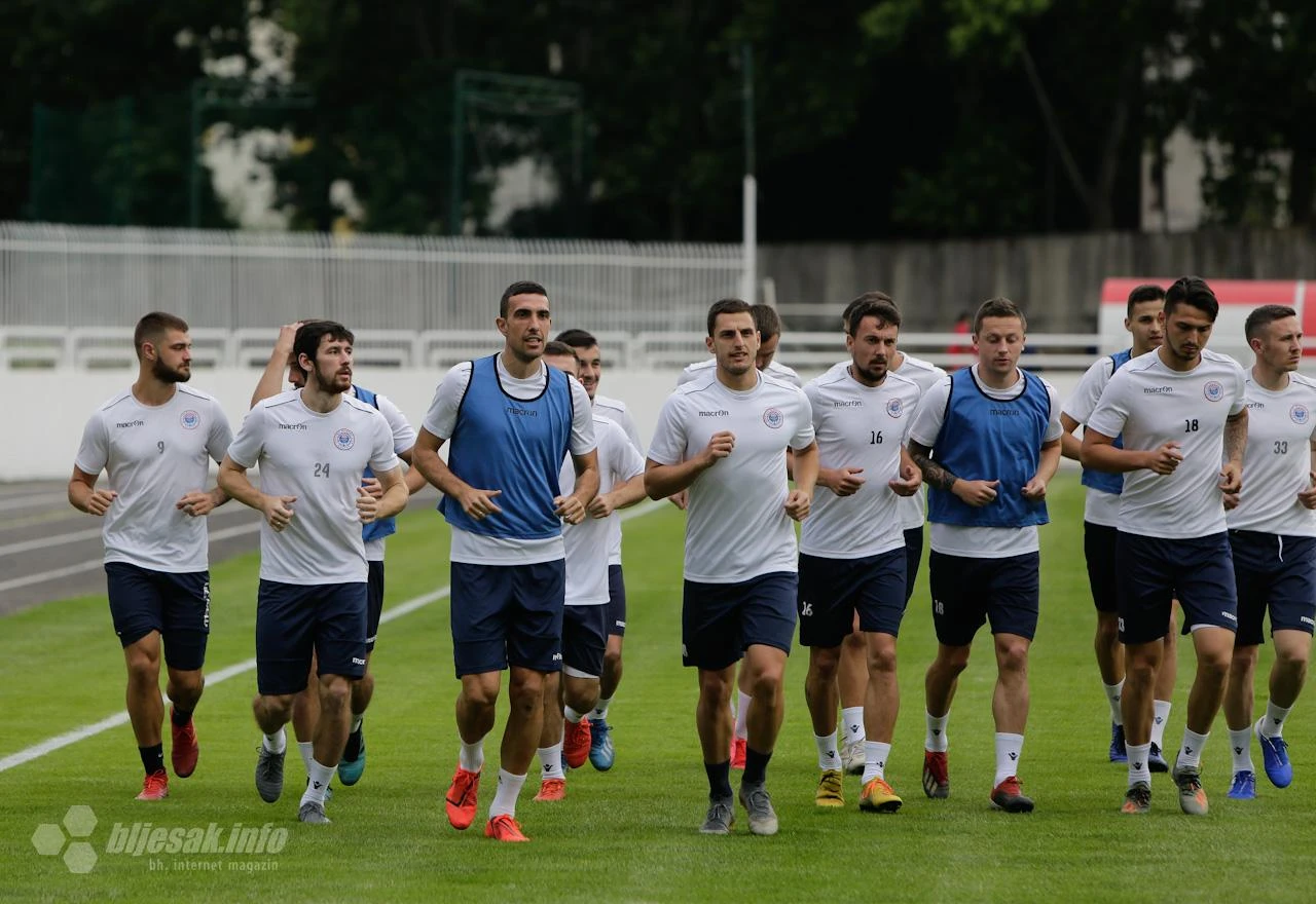 I pod maskama favoriti za trofeje su isti
