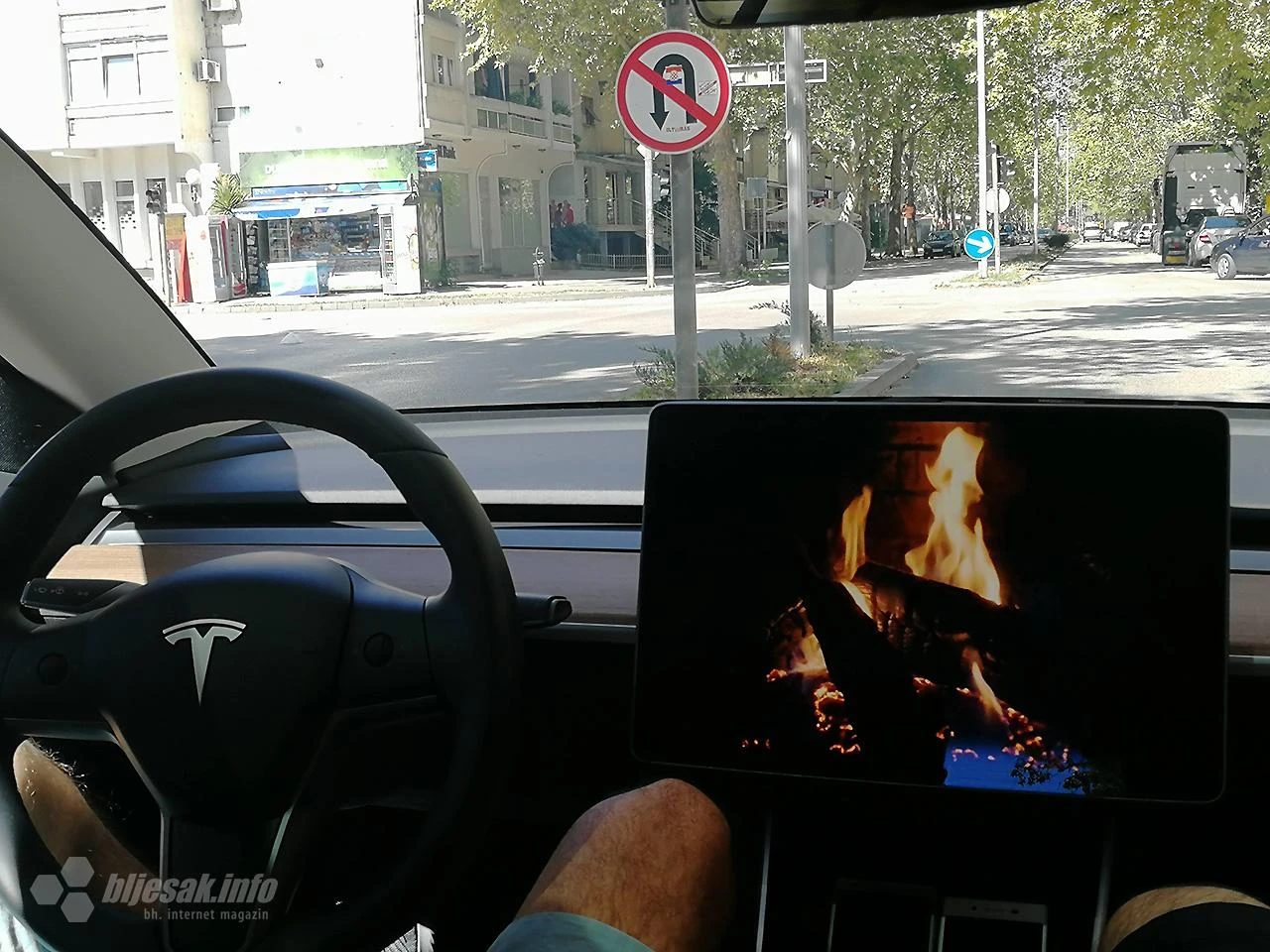 Zbog tipkanja po infotainmentu izgubio vozačku!