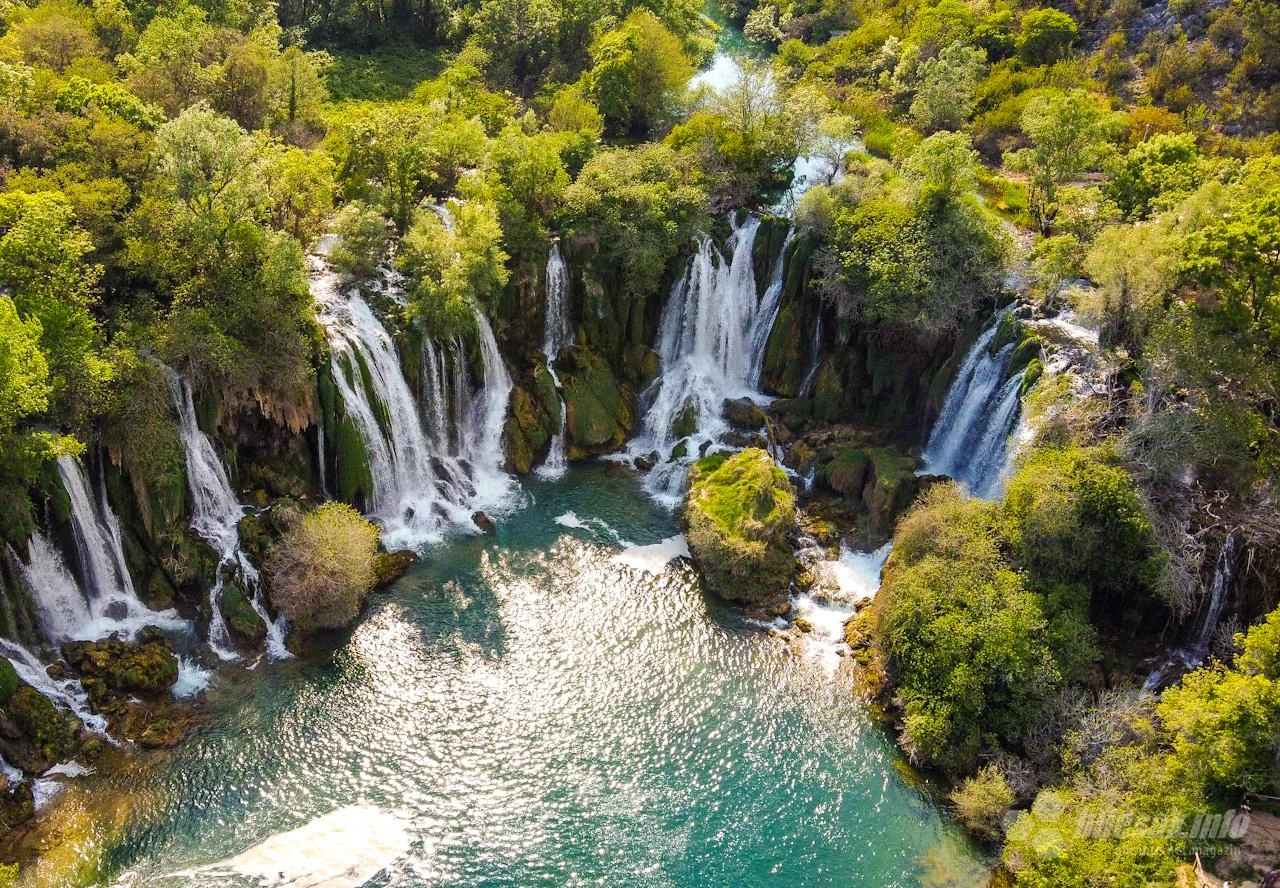 Kravica: Pedesetak turista dnevno
