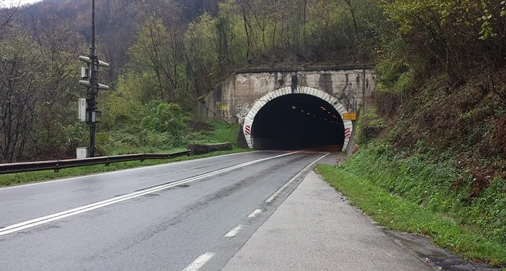 Obustavljen promet na cesti Srebrenik - Orašje